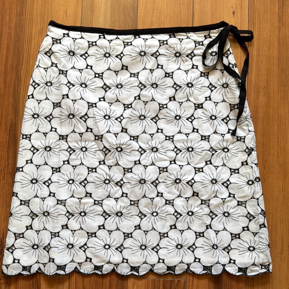 Max Studio Monochrome Floral Pattern Skirt